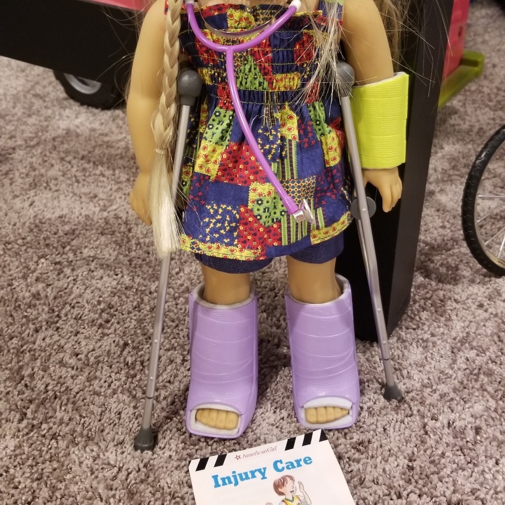 AmericanGirl Injured Girl outfit or set.